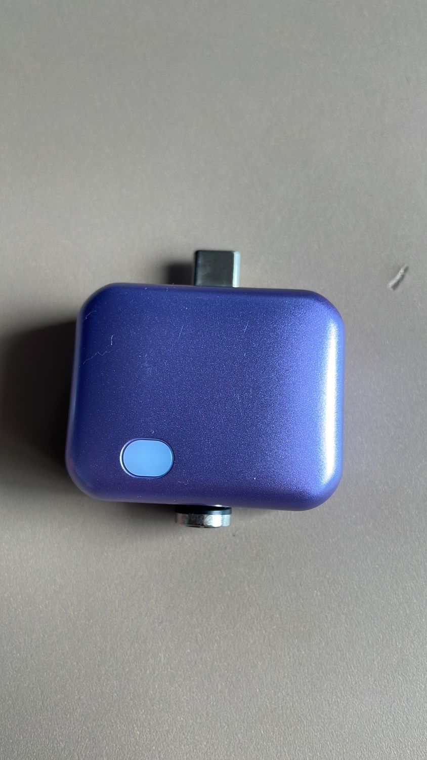 Conector Inteligente na cor roxa